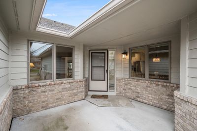 Private, covered quiet entryway | Image 3