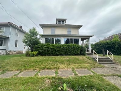 View of front facade featuring a front yard | Image 1