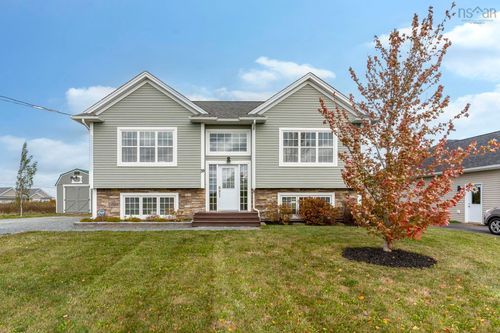 39 Ridge Ave, Stewiacke, NS, B0N2J0 | Card Image