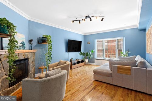 811 Kater St, PHILADELPHIA, PA, 19147-2012 | Card Image