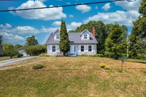 8 Gabriel Rd, Falmouth, NS, B0P1P0 | Card Image