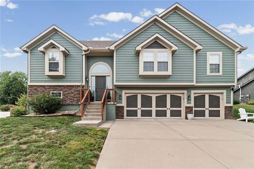 1913 White Tail Ln, Liberty, MO, 64068-2590 | Card Image