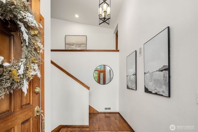 8475 Se 45 Th St, House other with 4 bedrooms, 3 bathrooms and 2 parking in Mercer Island WA | Image 4