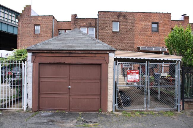 Garage with a gate | Image 27