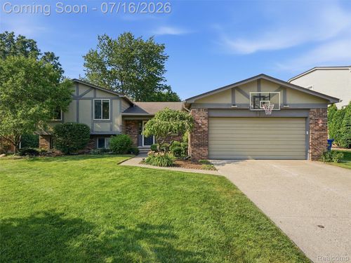 3056 Rolling Green Cir, Rochester Hills, MI, 48309-1250 | Card Image