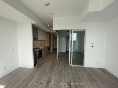 909 - 2020 Bathurst St, Condo with 1 bedrooms, 1 bathrooms and null parking in York ON | Image 1