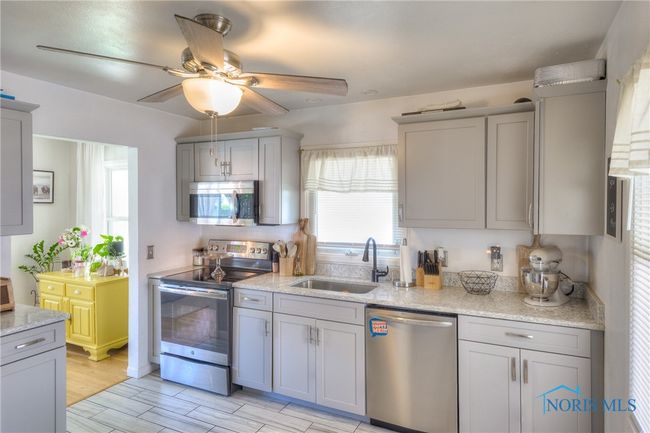 Kitchen | Image 12