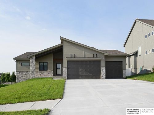19969 Monroe St, Omaha, NE, 68135-3014 | Card Image