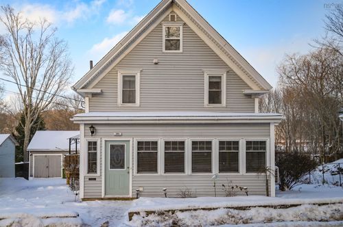 201 Main St, Kentville, NS, B4N1J6 | Card Image