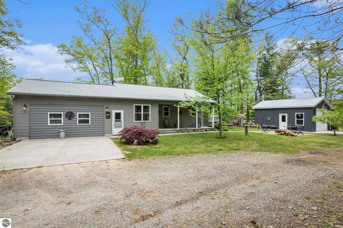 3921 Wildwood Ave, Bitely, MI, 49309-9747 | Card Image