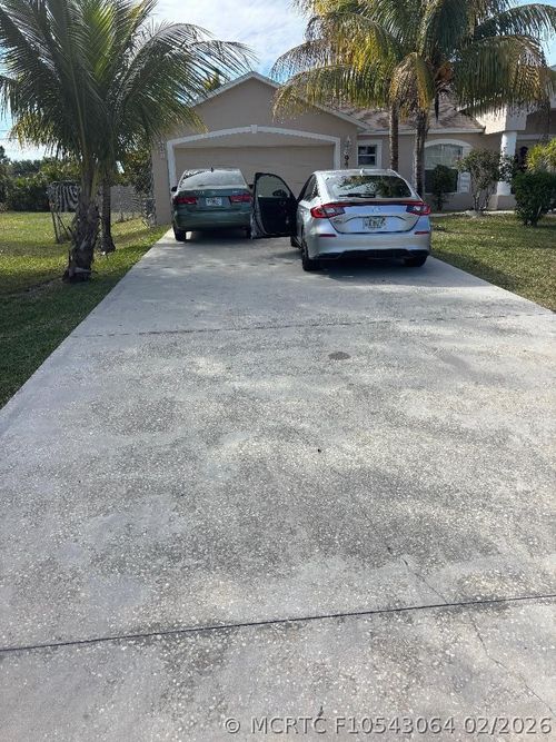 944 Sw Del Rio Blvd, Port Saint Lucie, FL, 34953-1985 | Card Image