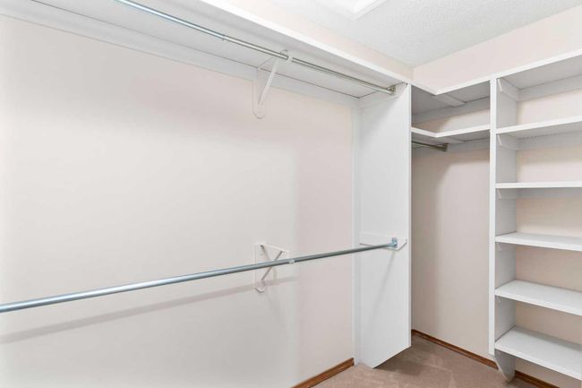 1038 Shawnee Rd Sw, Home with 3 bedrooms, 3 bathrooms and 4 parking in Calgary AB | Image 22