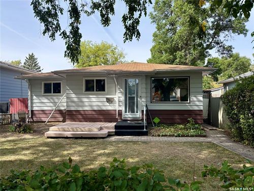 1020 Elphinstone St, Regina, SK, S4T3L8 | Card Image