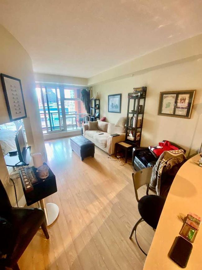812 - 205 Riverfront Avenue Sw, Home with 1 bedrooms, 1 bathrooms and 1 parking in Calgary AB | Image 3