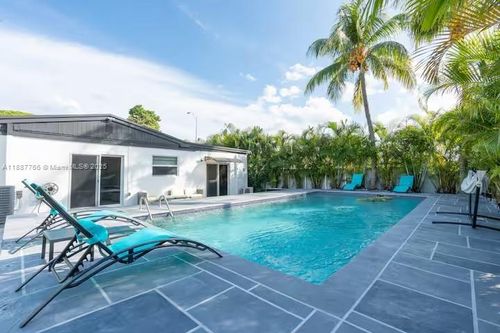 17650 Ne 19th Ave, North Miami Beach, FL, 33162-2218 | Card Image