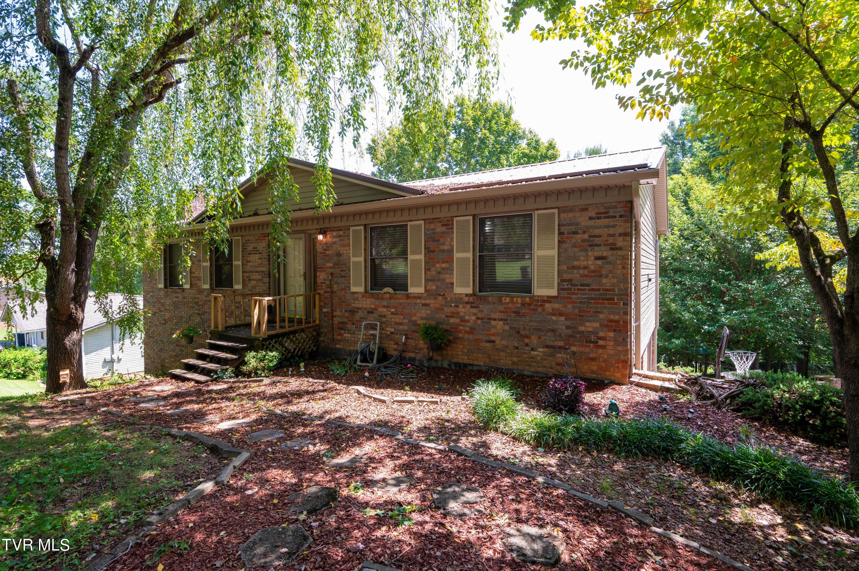 Lancaster Dr, Kingsport, TN 37663