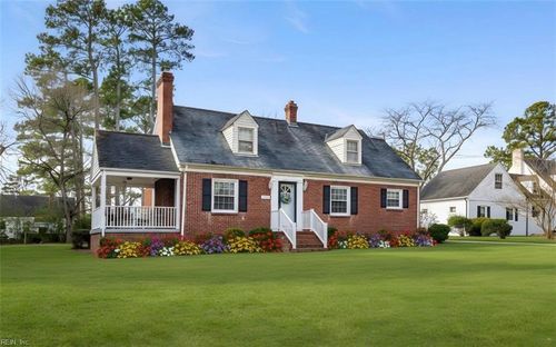 421 Laurel St, Emporia, VA, 23847-2512 | Card Image