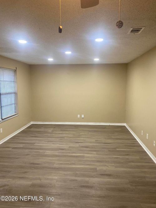 2c-467 Lombard St, Orange Park, FL, 32073-8892 | Card Image