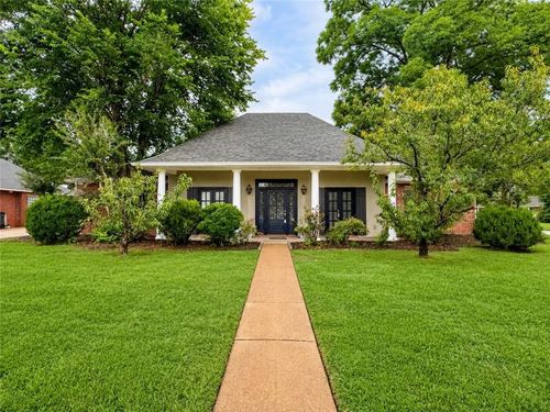 302 W Shore Dr, Alexandria, LA, 71303-7006 | Card Image