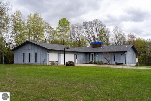 3290 E River, Mt Pleasant, MI, 48858 | Card Image