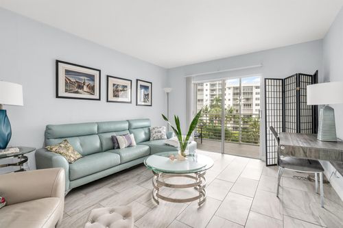 apt-430-2731 Ne 14th Street Cswy, Pompano Beach, FL, 33062-3567 | Card Image