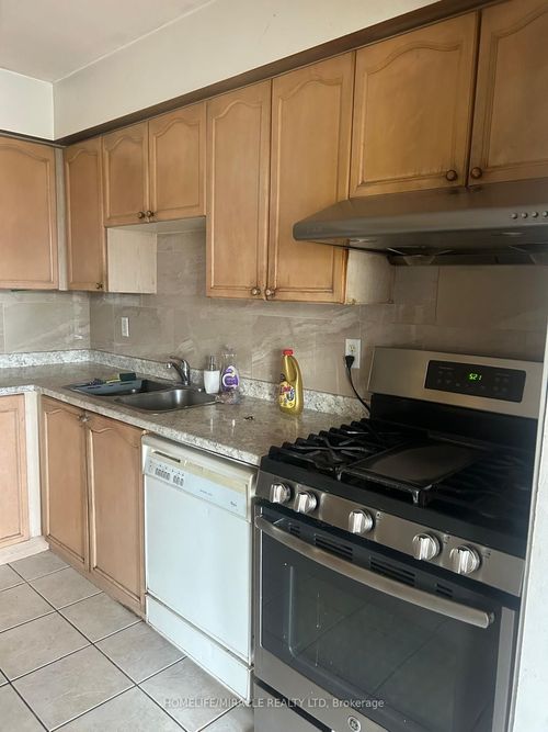 137 Oatfield Rd, Brampton, ON, L6R1Y7 | Card Image