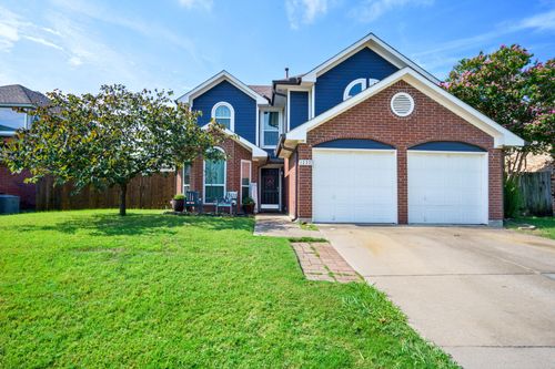 1222 Falling Water Dr, Lewisville, TX, 75067-7437 | Card Image