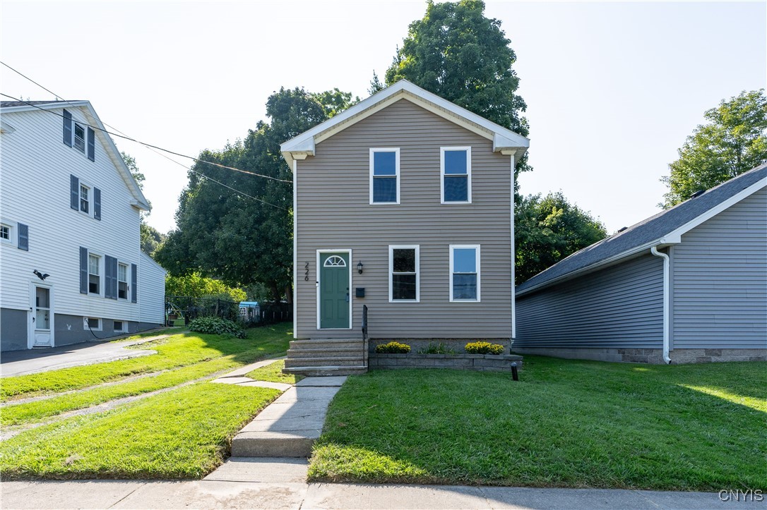 Duer St, Oswego, NY 13126
