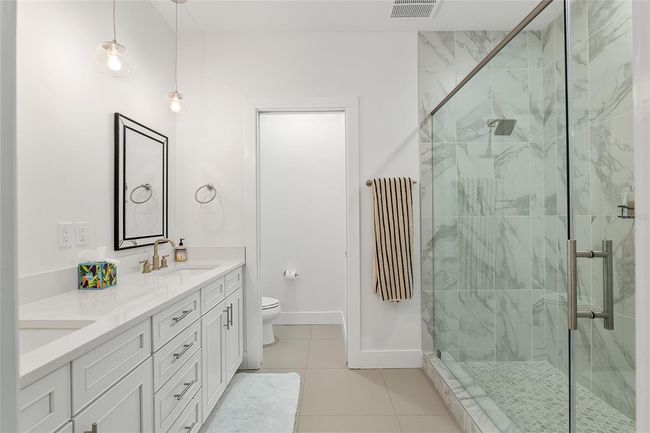 Primary Bathroom | Image 21