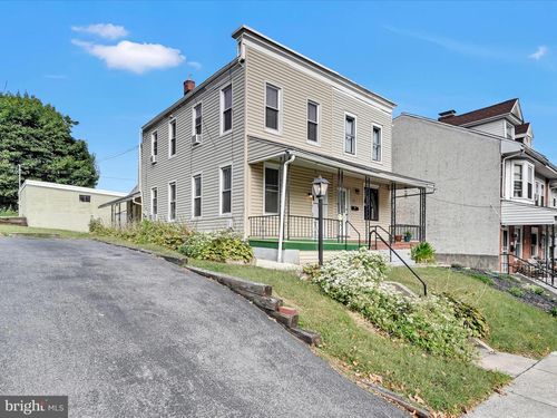 220 S 2nd Ave, WEST READING, PA, 19611-1302 | Card Image