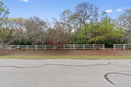 124 Kingwood Dr, Elgin, TX, 78621-5628 | Card Image