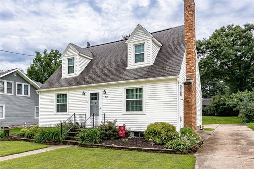 517 E Linn St, Coggon, IA, 52218-9360 | Card Image