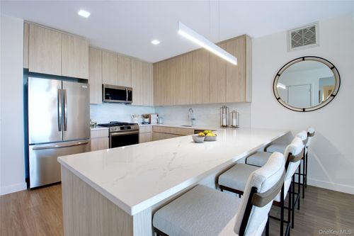 apt-201-333 Warner Ave, Roslyn Heights, NY, 11577-1096 | Card Image