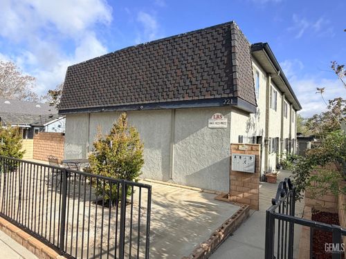221 E E Street, Tehachapi, CA, 93561 | Card Image