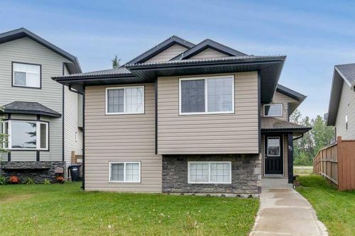 15 Lucky Place, Sylvan Lake, AB, T4S0A9 | Card Image