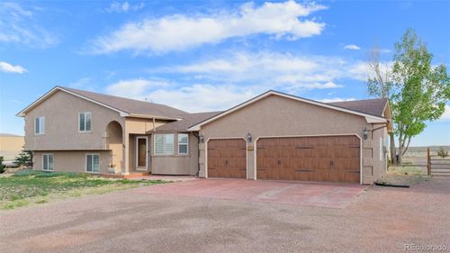 758 E Woodleaf Dr, Pueblo, CO, 81007-1565 | Card Image