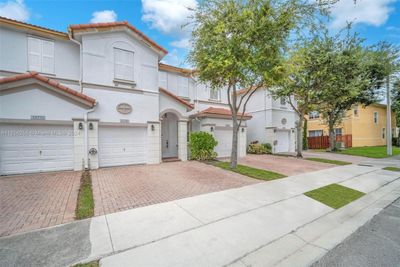 10749 - 10749 Nw 78th Ter, Townhouse with 4 bedrooms, 2 bathrooms and null parking in Doral FL | Image 3