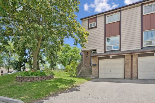 37-1221 Dundix Road, Mississauga, ON, L4Y3Y9 | Card Image
