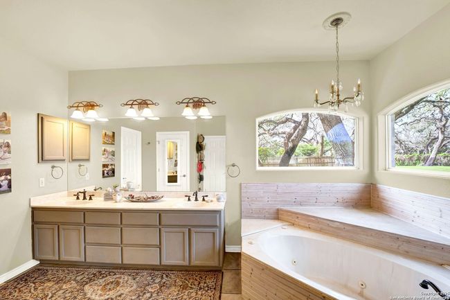 1409 Woodland Ct, House other with 4 bedrooms, 4 bathrooms and null parking in Hondo TX | Image 42