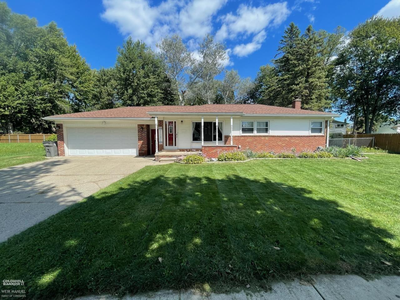 Dale Allen St, Clinton Township, MI 48035