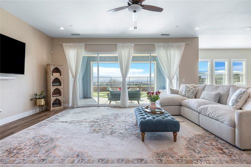 944 Horizon Dr, Madera, CA, 93636-8070 | Card Image