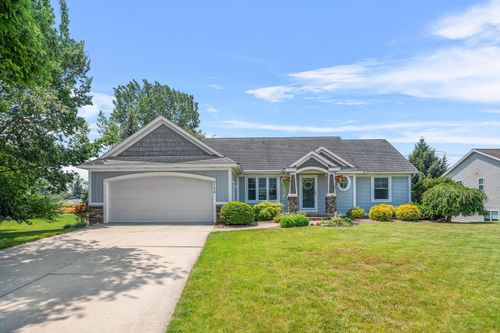 8179 Fairwood Dr, Jenison, MI, 49428-8404 | Card Image
