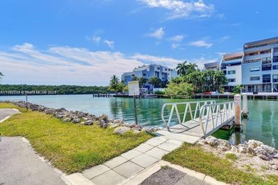 317 - 400 Kings Point Dr, Condo with 1 bedrooms, 1 bathrooms and null parking in Sunny Isles Beach FL | Image 2