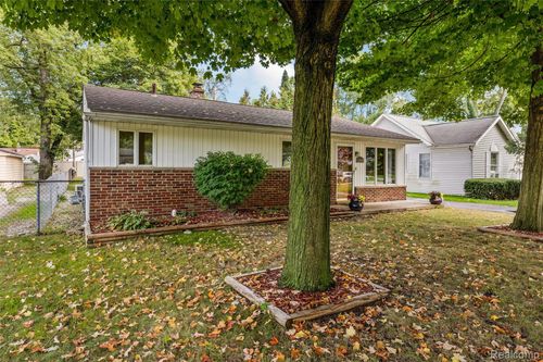 14068 Mercedes, Redford, MI, 48239-3050 | Card Image