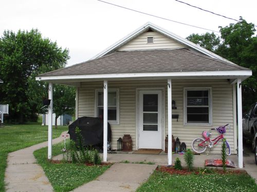 215 S Prairie St, Prairie Du Chien, WI, 53821-1720 | Card Image
