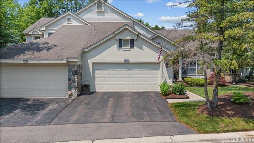 7570 Danbury Cir, West Bloomfield, MI, 48322-3568 | Card Image