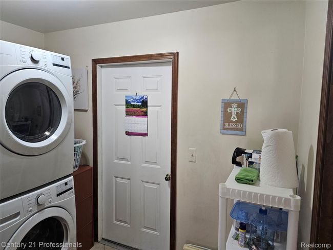 MORE OF LAUNDRY AREA | Image 28