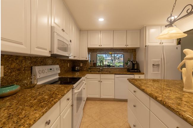 533 Prestwick Cir, Townhouse with 2 bedrooms, 2 bathrooms and null parking in Palm Beach Gardens FL | Image 17
