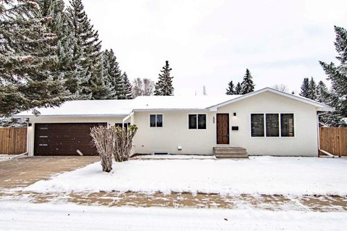 33 Munro Cres, Red Deer, AB, T4N0J2 | Card Image