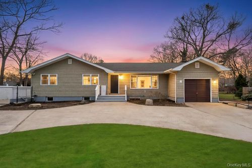 73 Maple Avenue, Brookhaven, NY, 11967 | Card Image